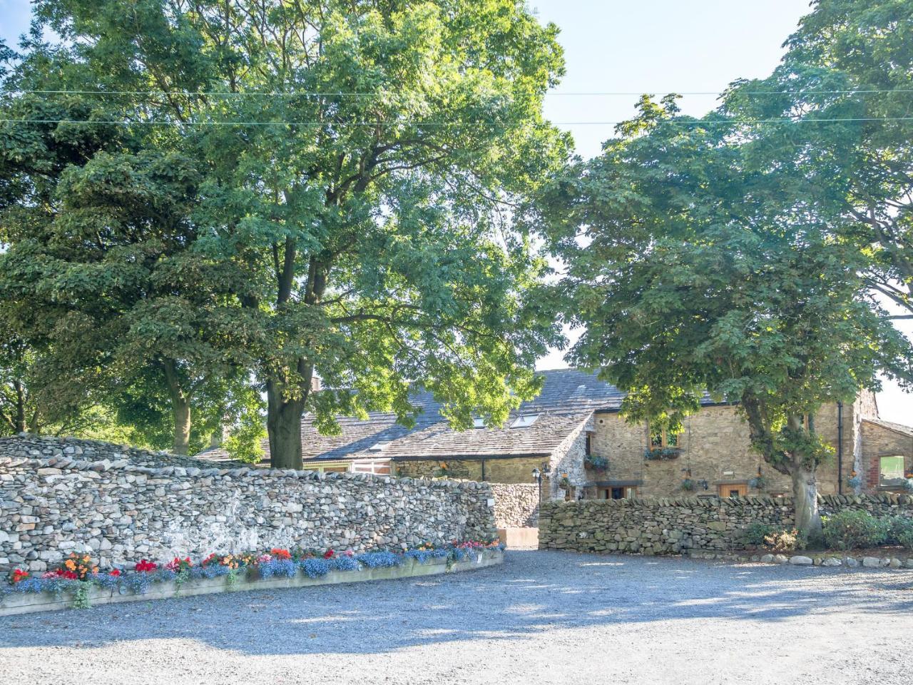Hotel The Wayside And Whisky Barn Whitbeck Exterior foto